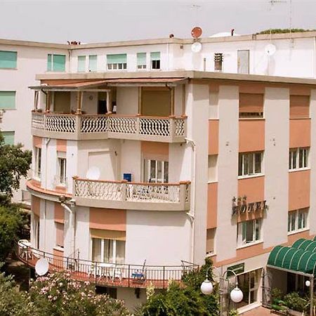 Hotel Ausonia Follonica Dış mekan fotoğraf