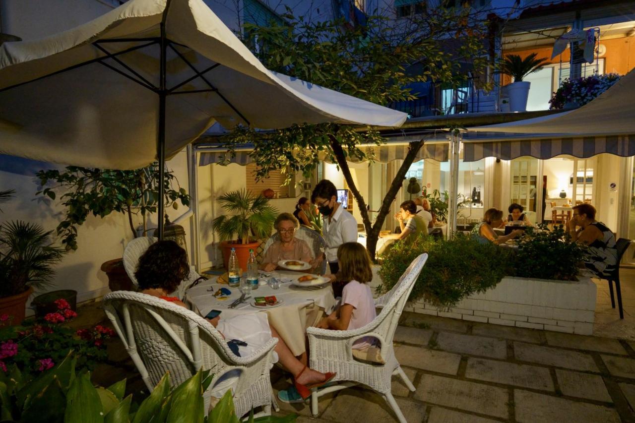 Hotel Ausonia Follonica Dış mekan fotoğraf