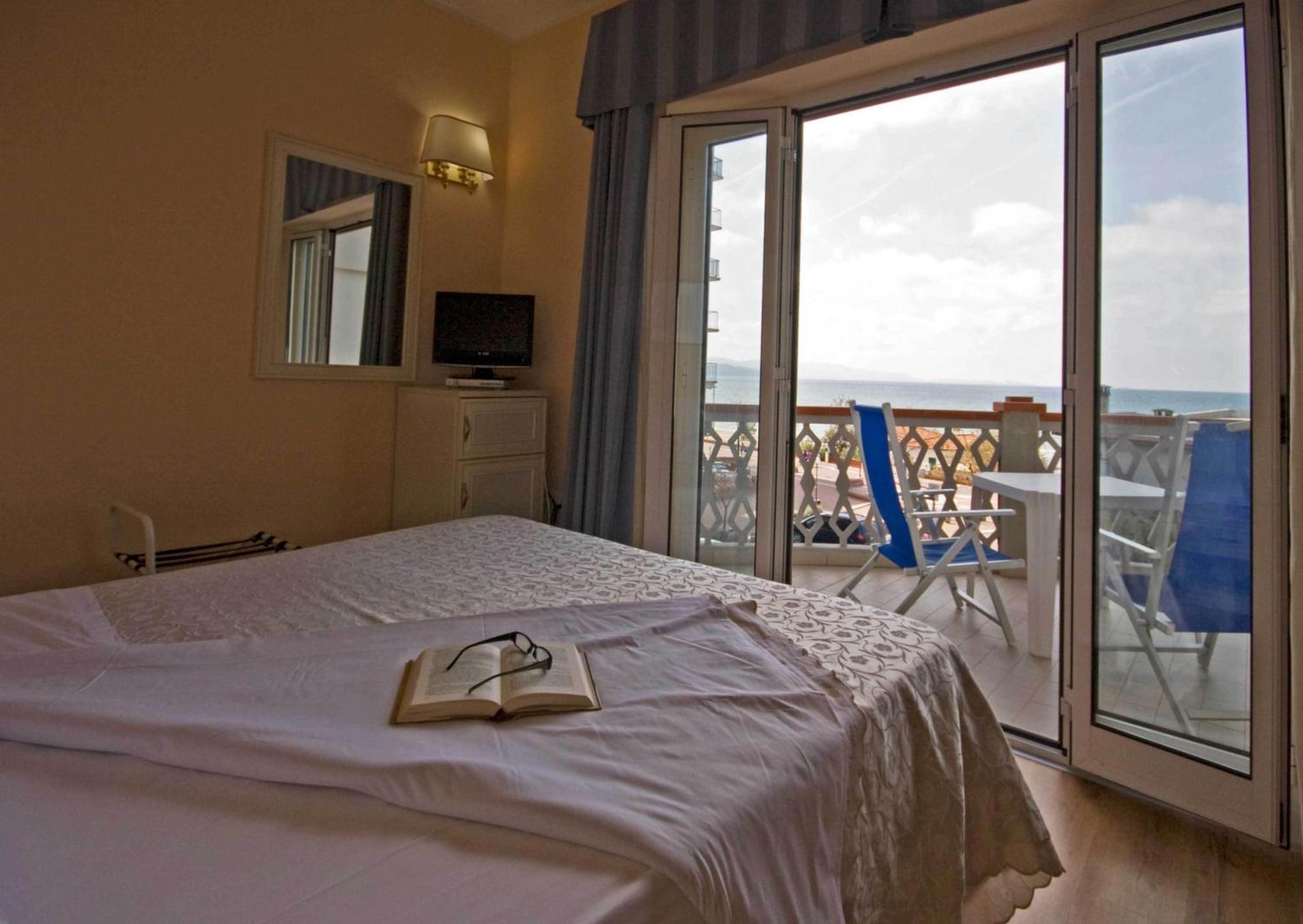 Hotel Ausonia Follonica Dış mekan fotoğraf